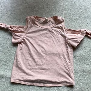 Bare shoulder tie t shirt